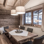 großzügiger Esstisch | Luxus Chalet Bregenzerwald
