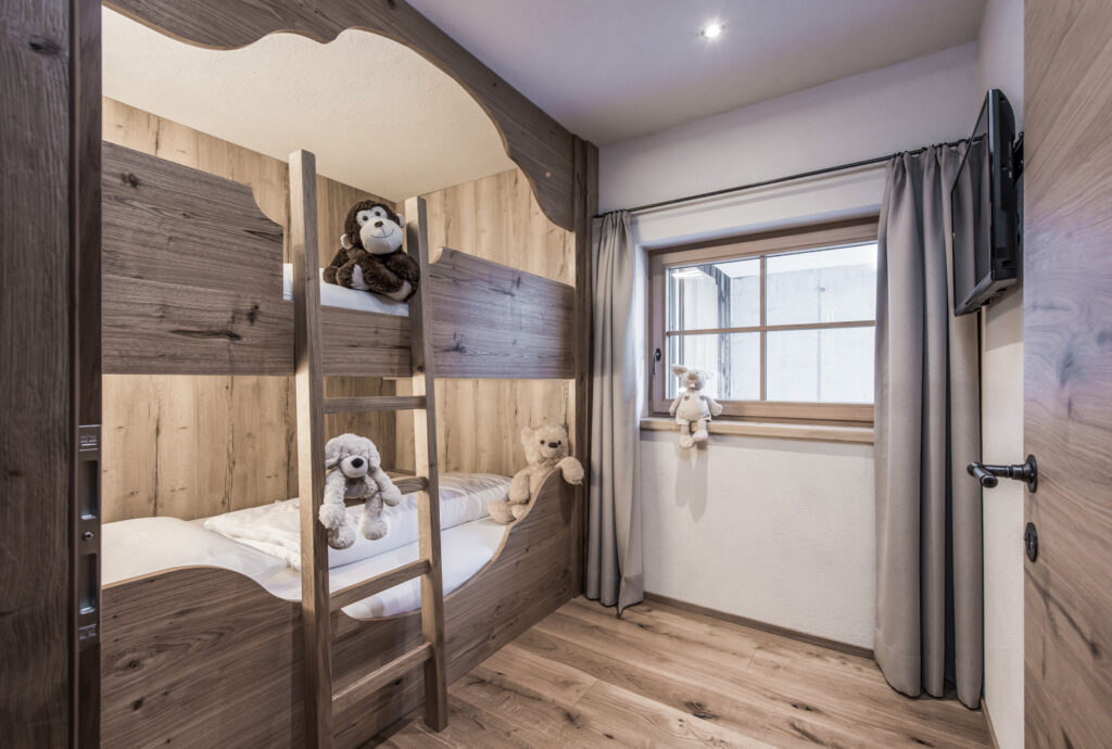 Kinder fühlen sich wohl im Etagenbett | Luxus Chalet Bregenzerwald