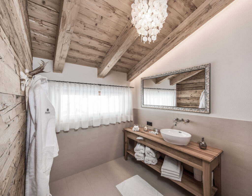 großzügiges Badezimmer im Chalet, Chaletdorf in Vorarlberg