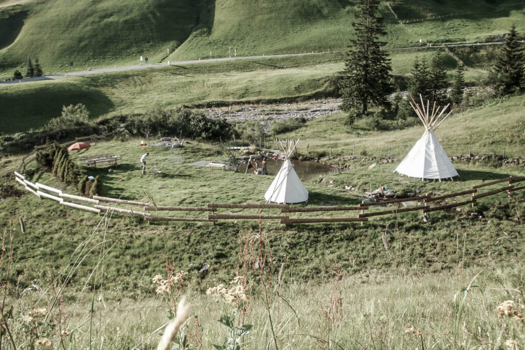 Abenteueralm mit Tipi Zelt | Familien-Chaleturlaub in Schröcken