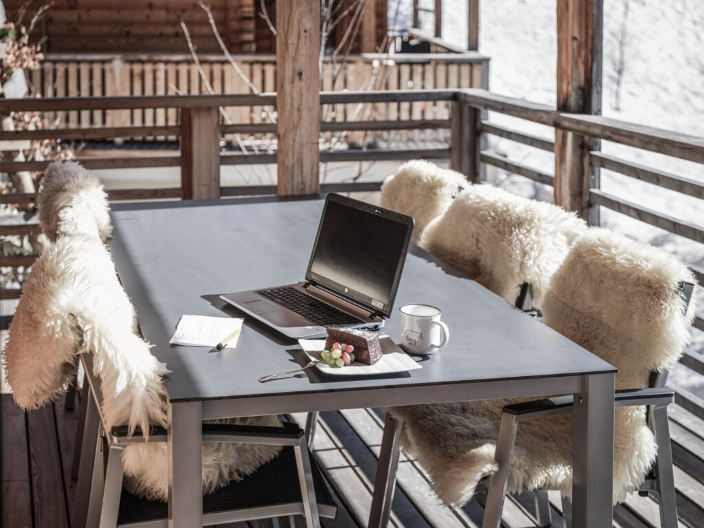 Sonne genießen und arbeiten im Chalet, Homeoffice